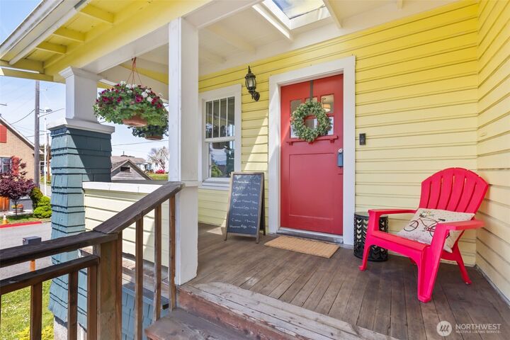 Property Photo: 109 N Vine WA 98362