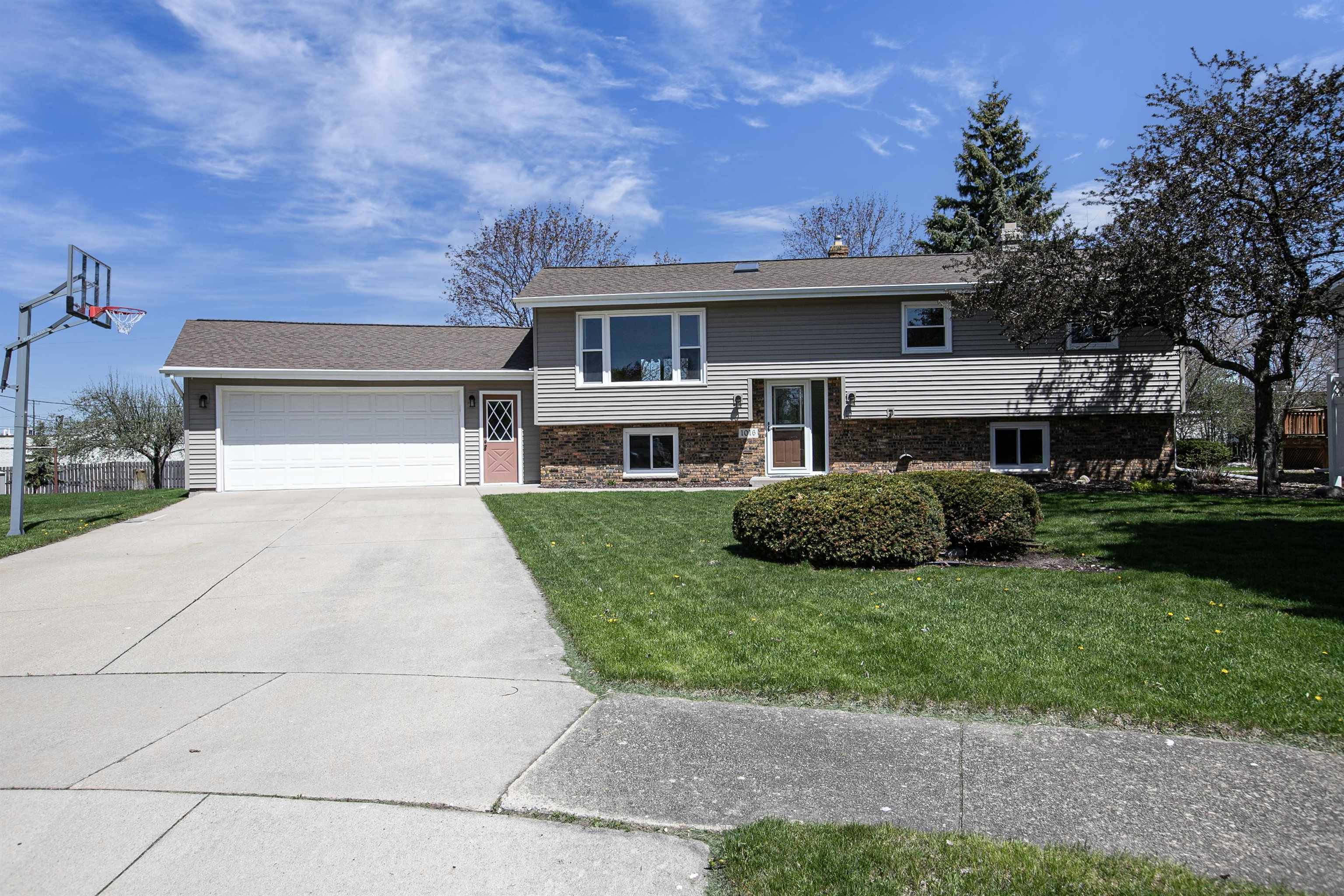 Property Photo: 1016 W Weiland Avenue WI 54914-2111
