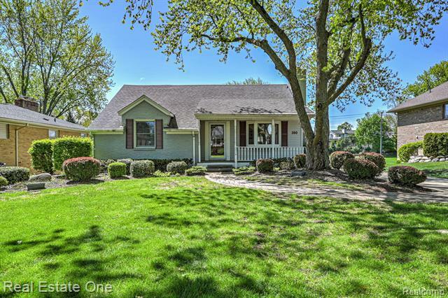 390 Red Oak Lane  Rochester Hills MI 48307 photo