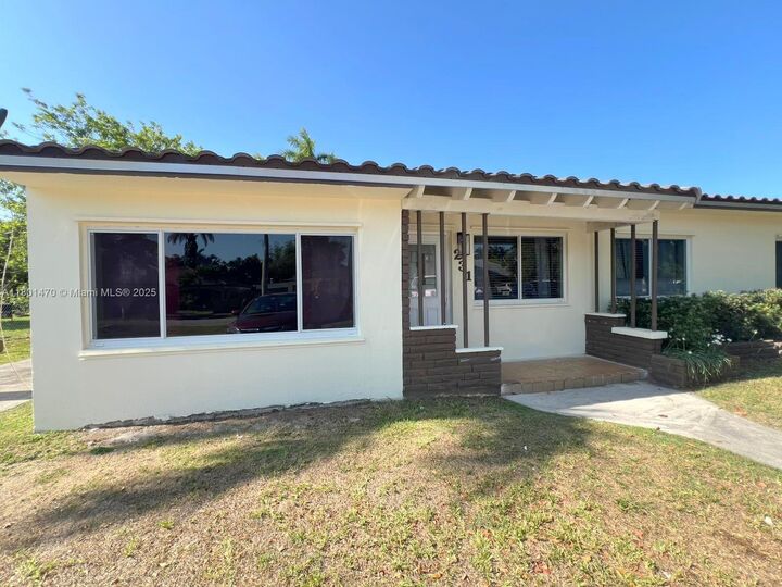 Property Photo:  231 NW 14th St  FL 33030 