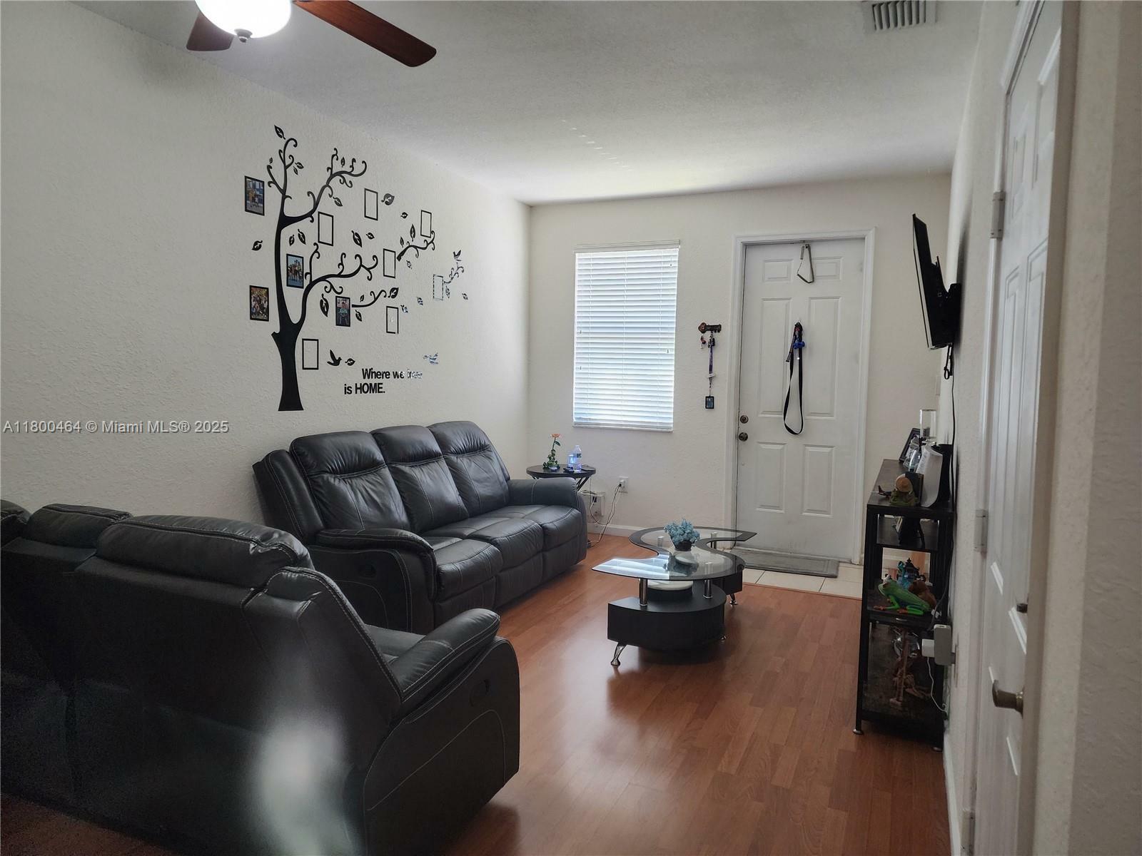 Property Photo: 962 NE 29th Ter FL 33033