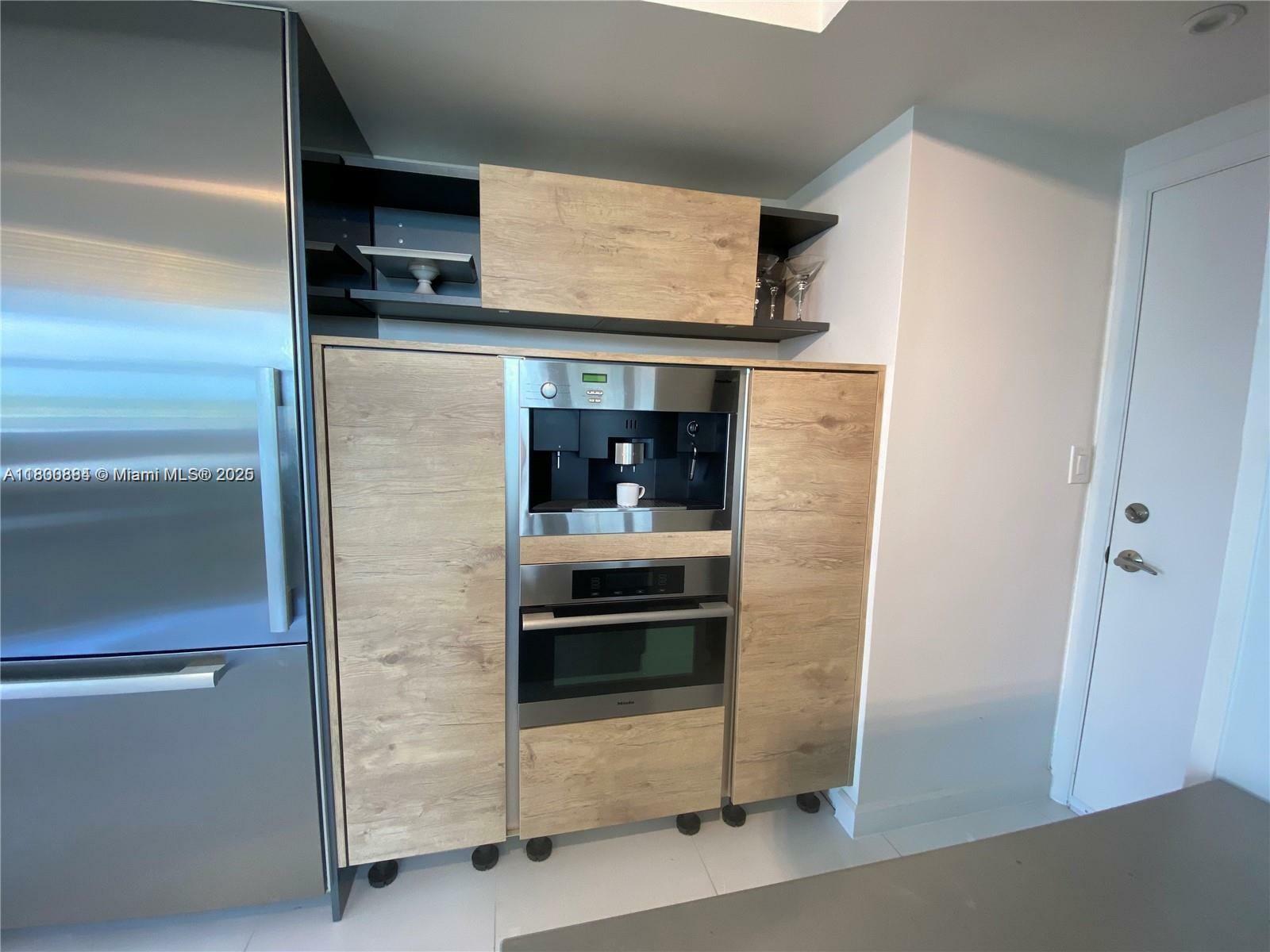 Property Photo: 1401 S Ocean Dr Ph1 FL 33019
