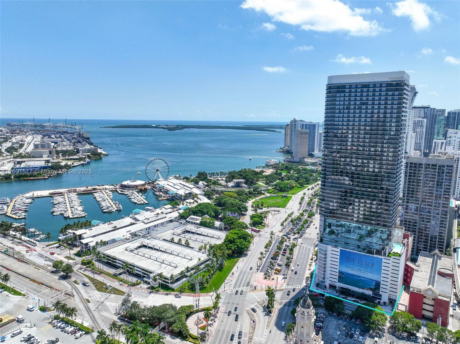 Property Photo: 398 NE 5th St 4105 FL 33132