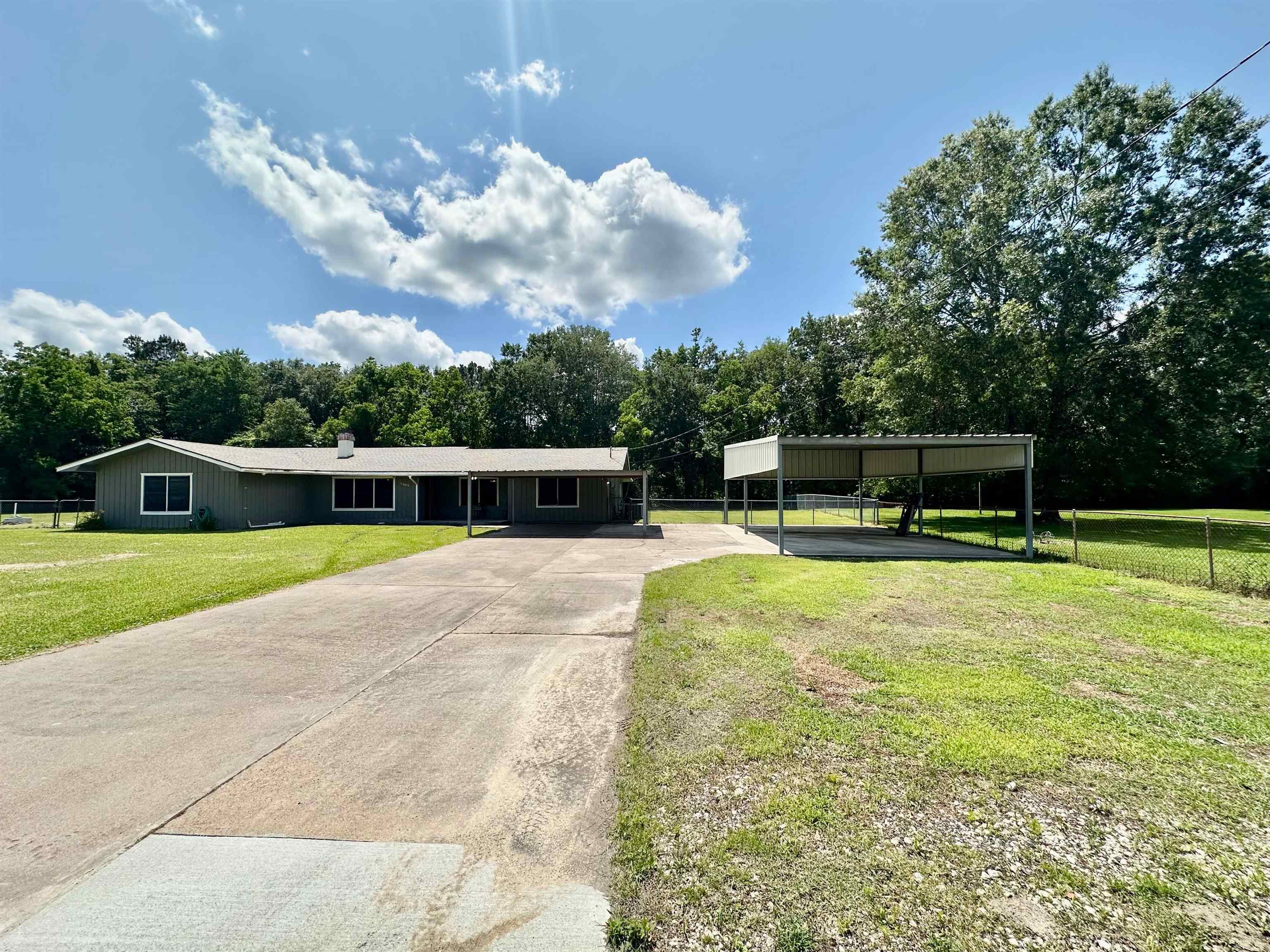 Property Photo: 3605 Lawn Oak Dr. TX 77632-5213