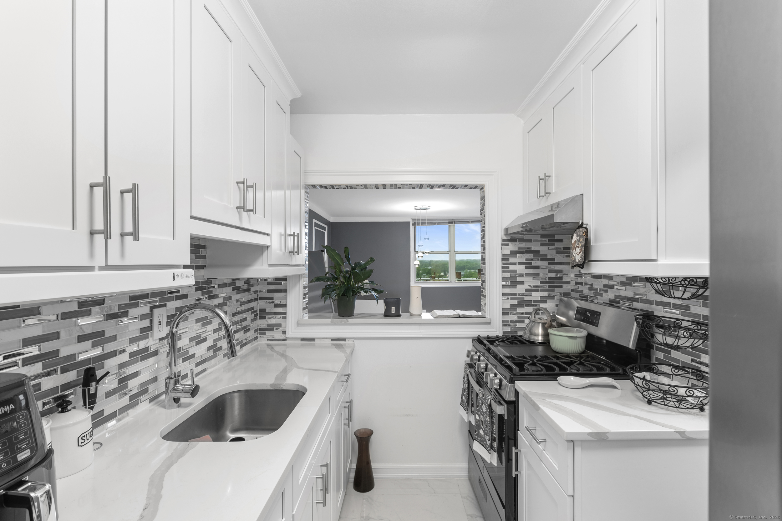 Property Photo: 2370 North Avenue 12G CT 06604