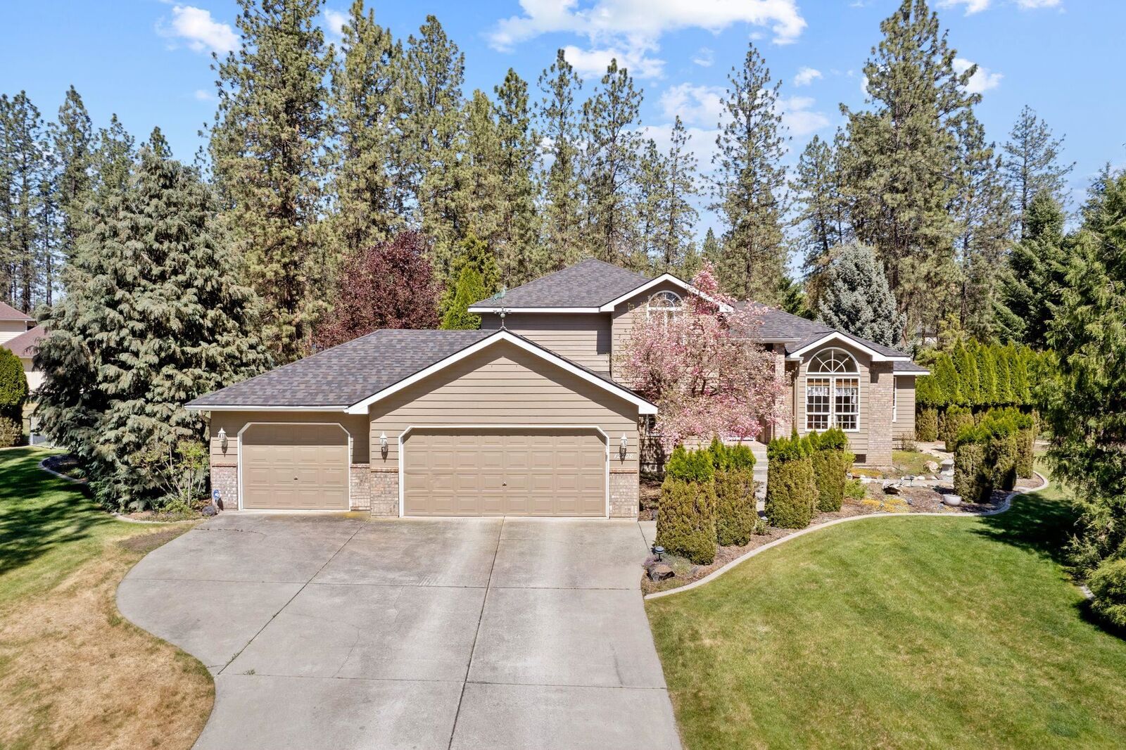 Property Photo: 12708 W Greenfield Rd WA 99026