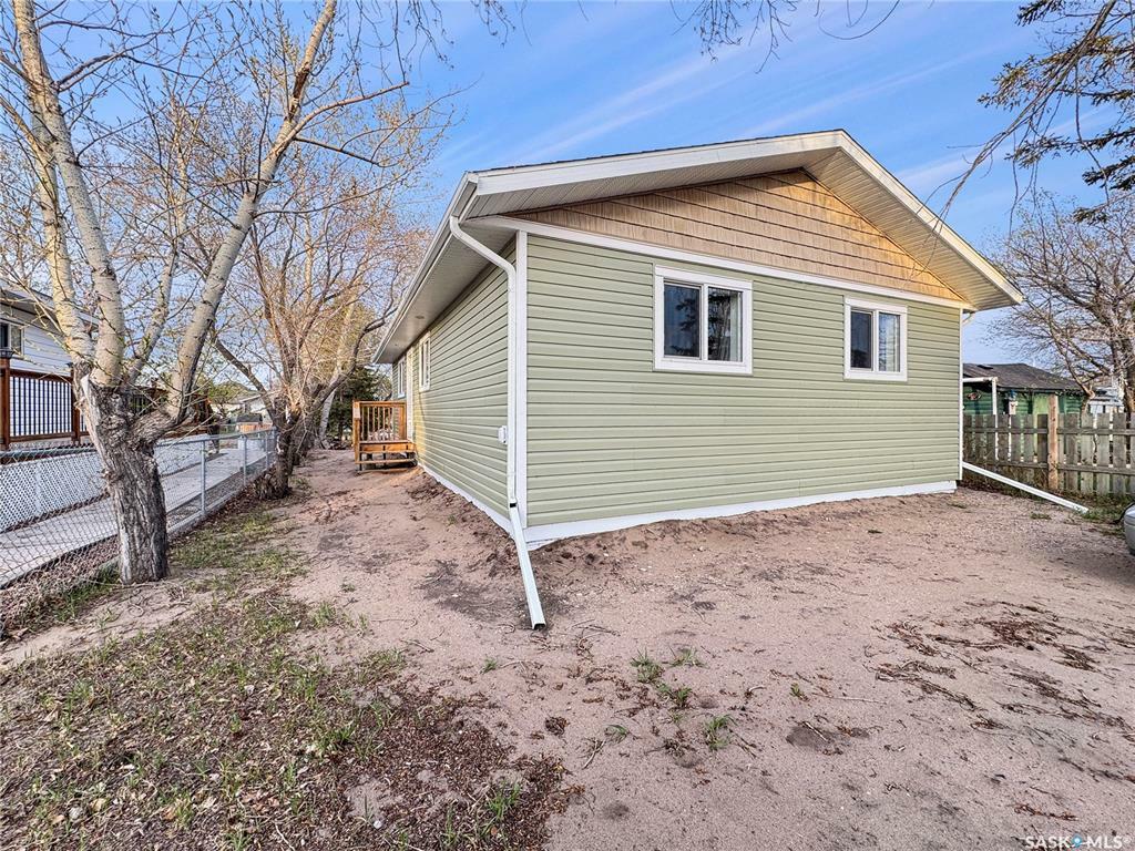 Property Photo: 972 Alfred Crescent SK S0M 0L0