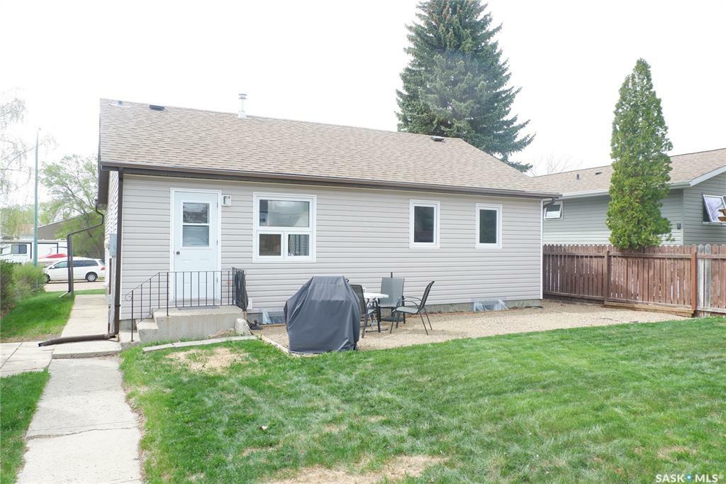 Property Photo:  117 4th Street W  SK S0H 0Z0 
