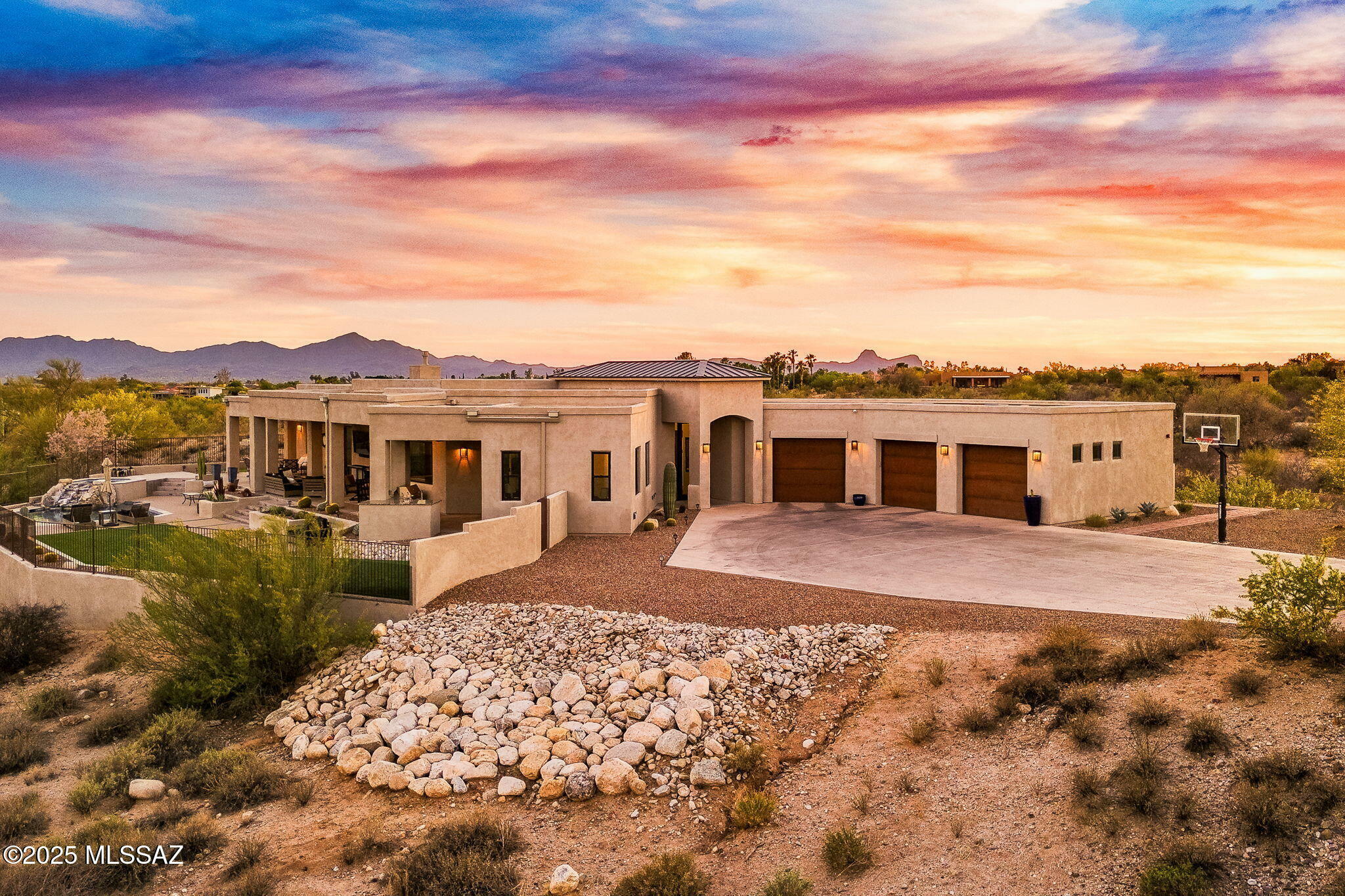Property Photo: 2143 W Owl Head Place AZ 85742