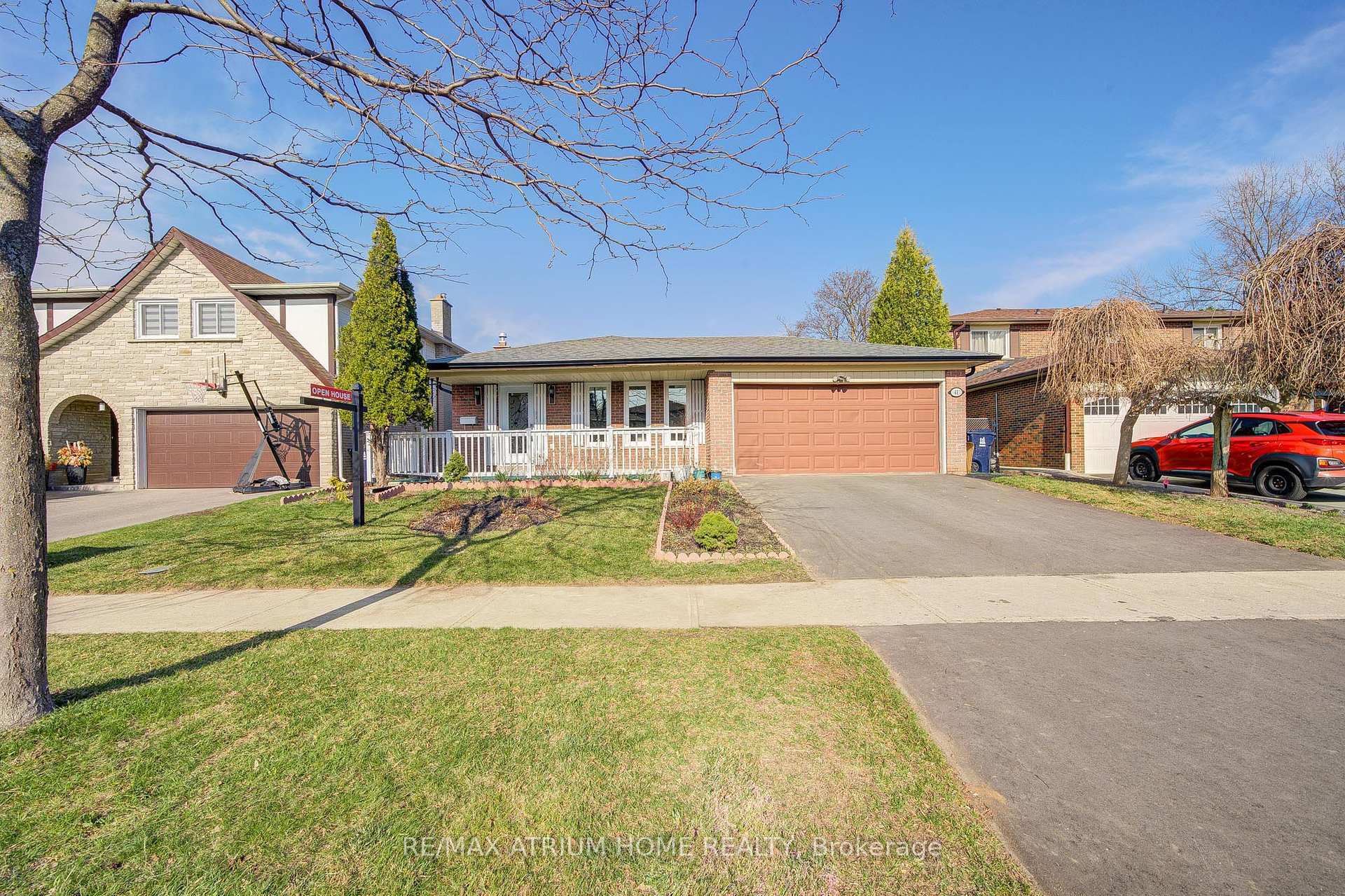Property Photo: 41 Davisbrook Boulevard ON M1T 2H6