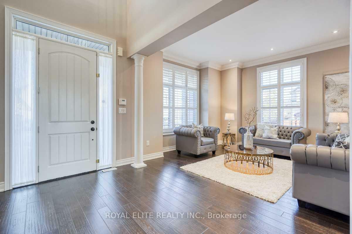 Property Photo: 16 Berkshire Crescent ON L6C 0P5