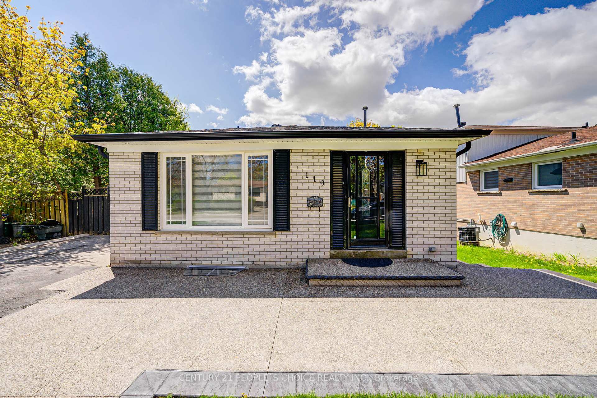 Property Photo: 119 Rutherford Road N ON L6V 2J4