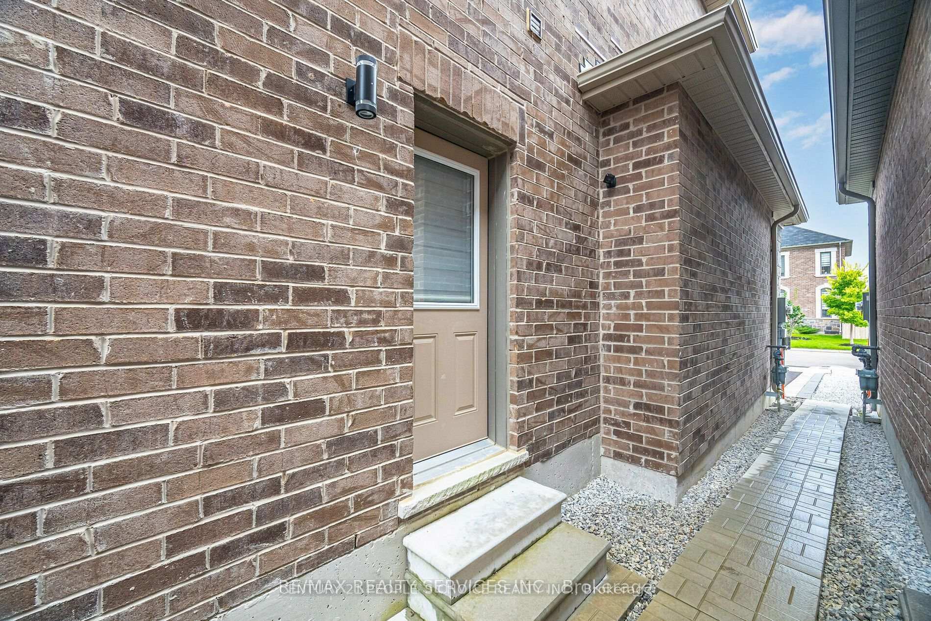 Property Photo: 53 Ash Hill Avenue ON L7C 4E8