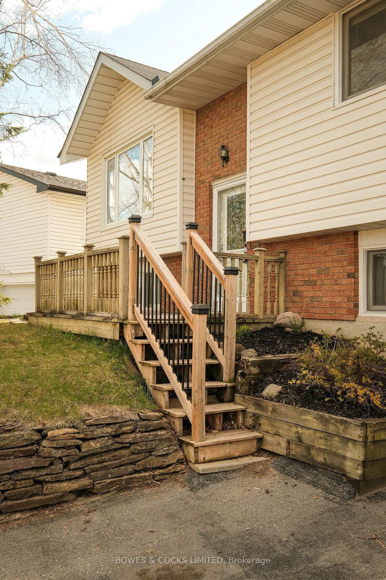 Property Photo: 1712 Redwood Drive ON K9K 1M3