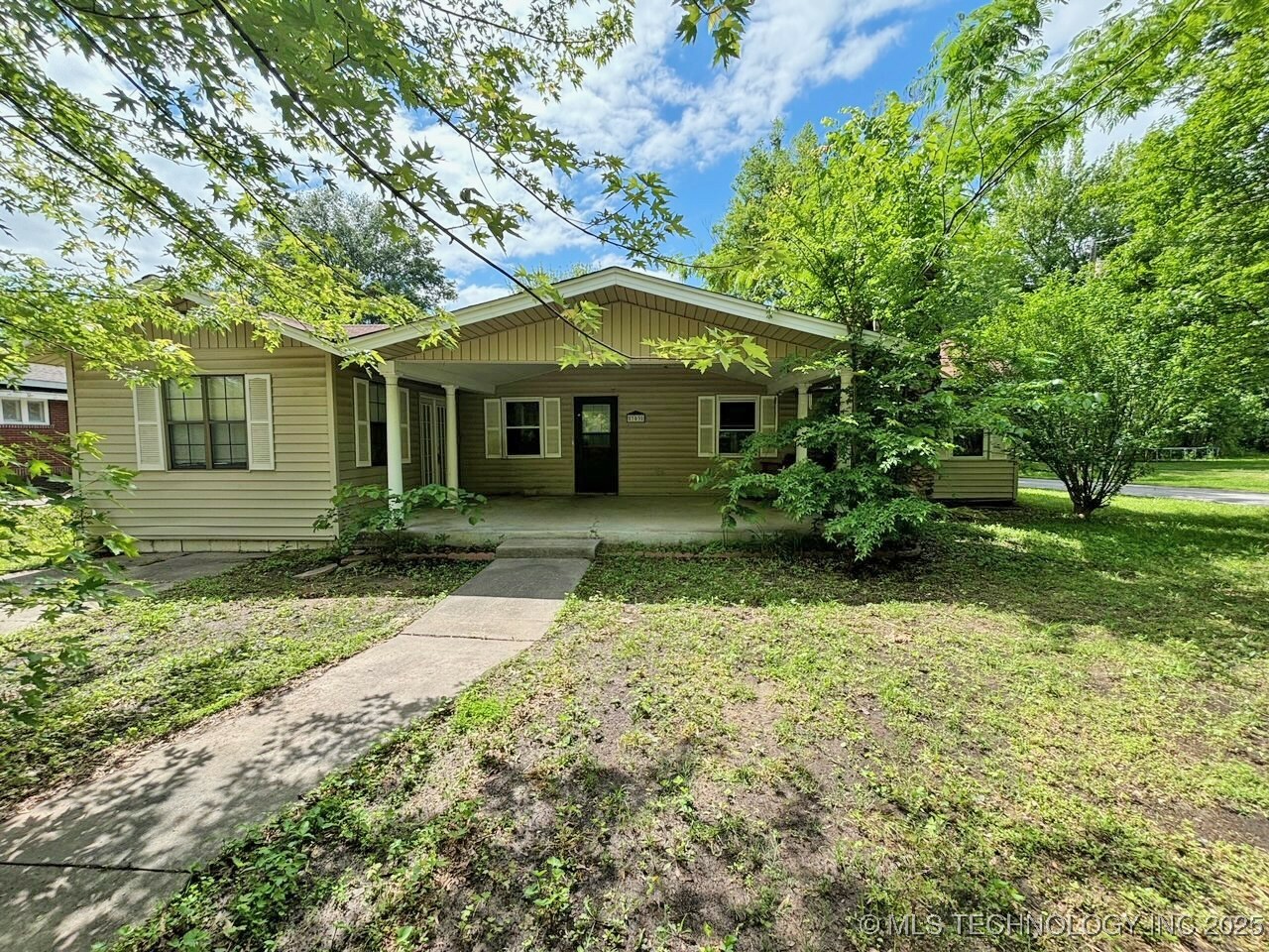 Property Photo: 303 NW 3rd Street OK 74462