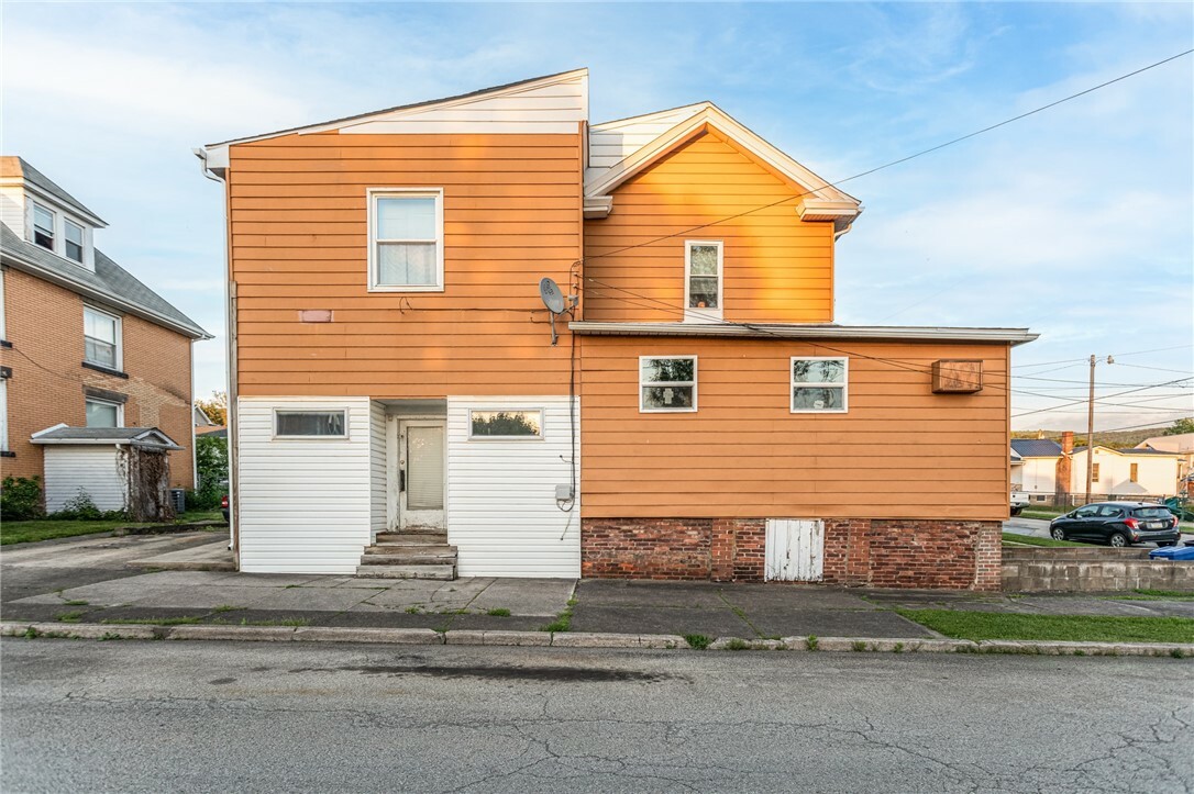 Property Photo: 302 E Washington Ave PA 15425