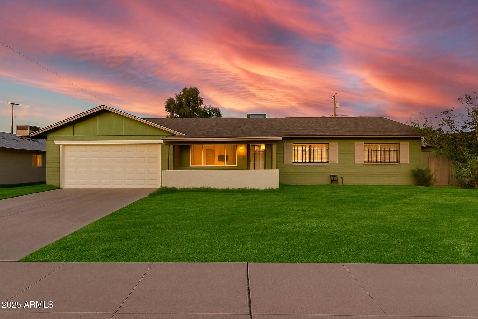 Property Photo: 4004 W Myrtle Avenue AZ 85051