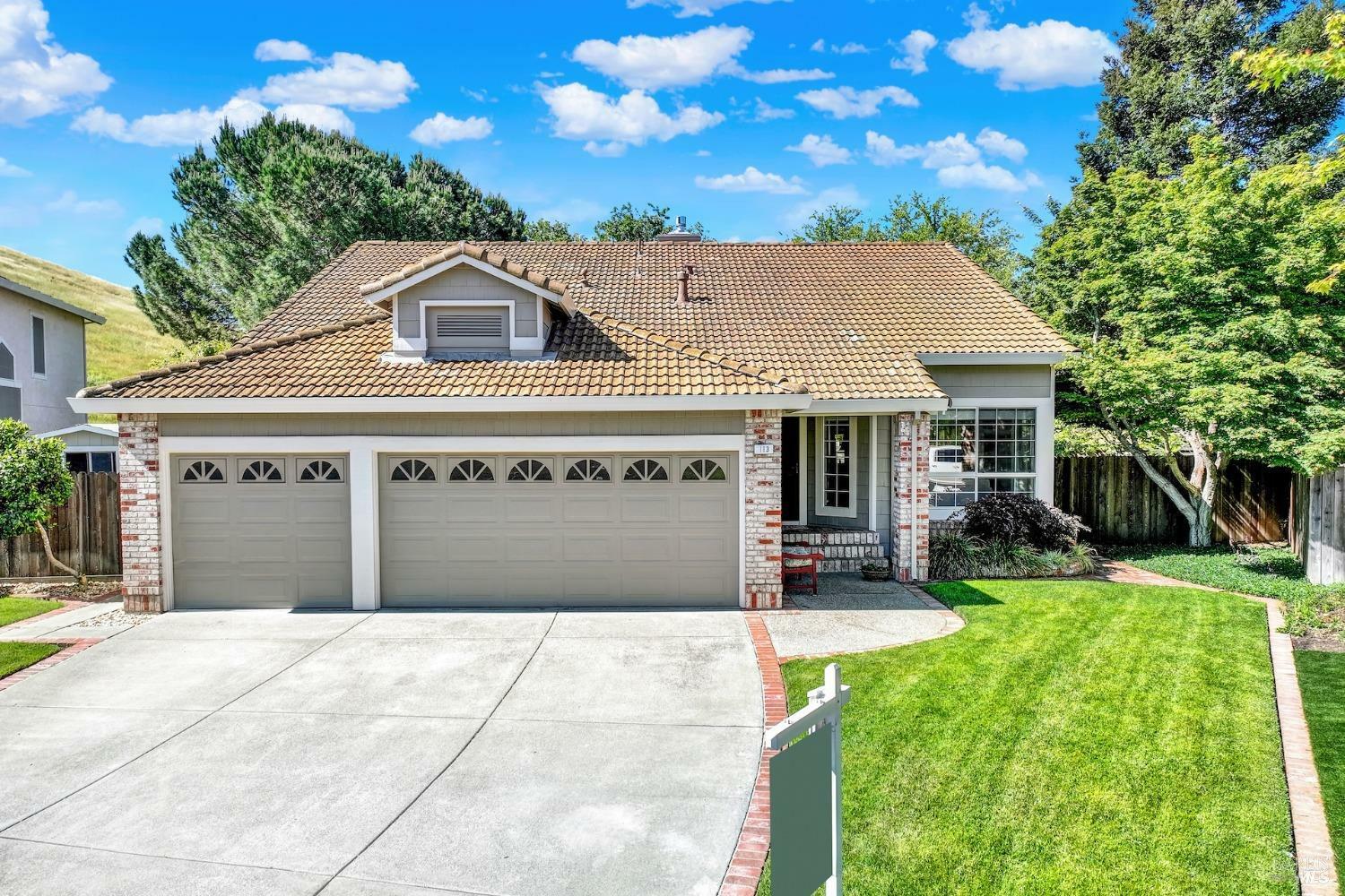 Property Photo: 113 Pau Court CA 94534
