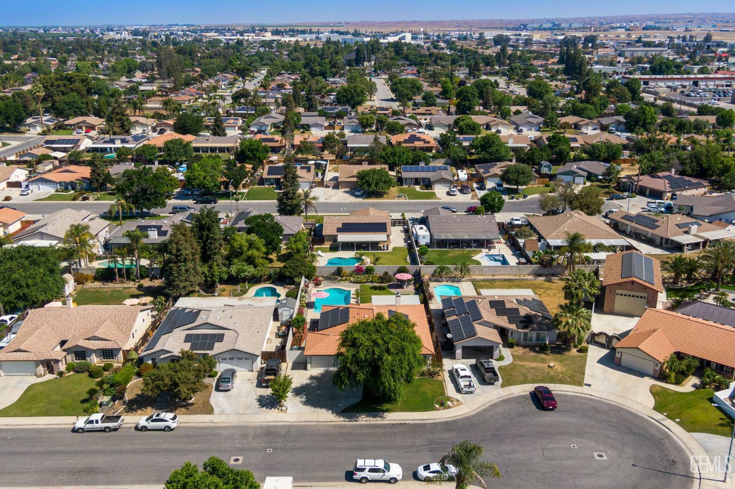 Property Photo: 5512 Sicily Court CA 93308