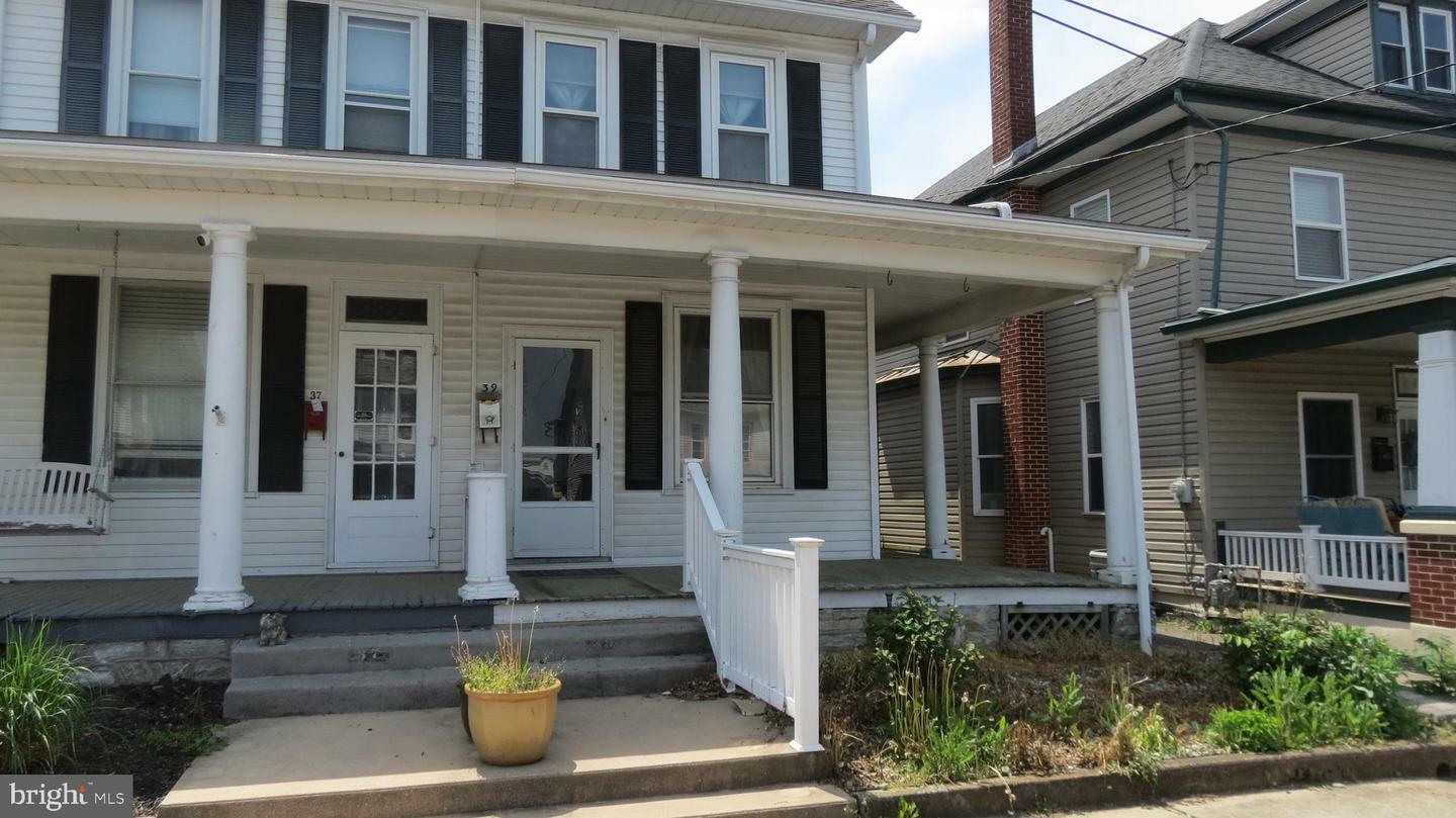 39 N Grant Street  Palmyra PA 17078 photo