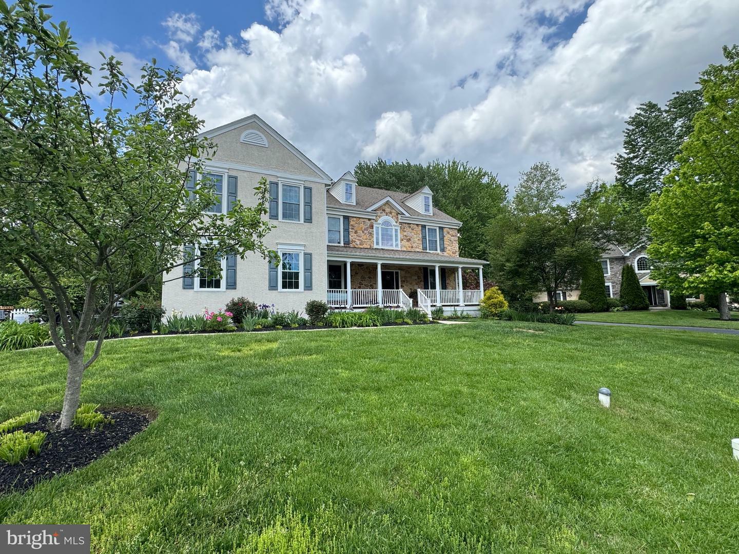 Property Photo: 13 Strathmore Court PA 19086