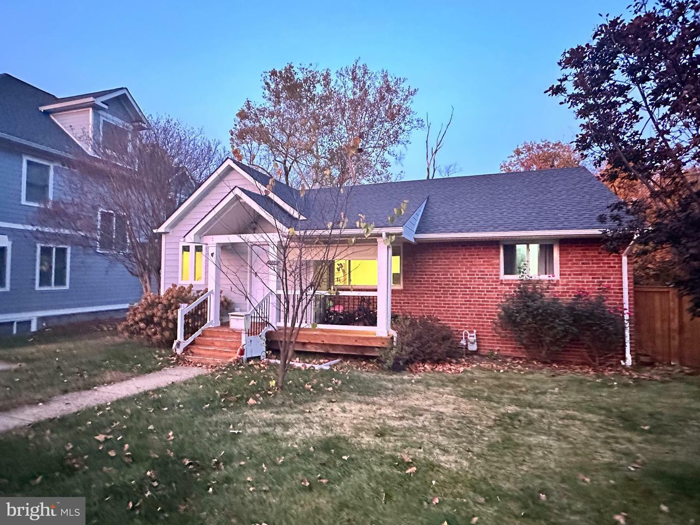 Property Photo: 1305 S Buchanan Street S VA 22204