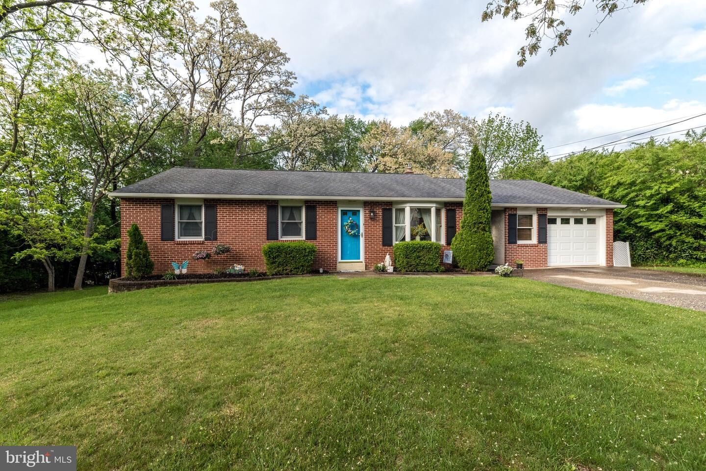 Property Photo:  250 Hill Avenue  PA 19044 