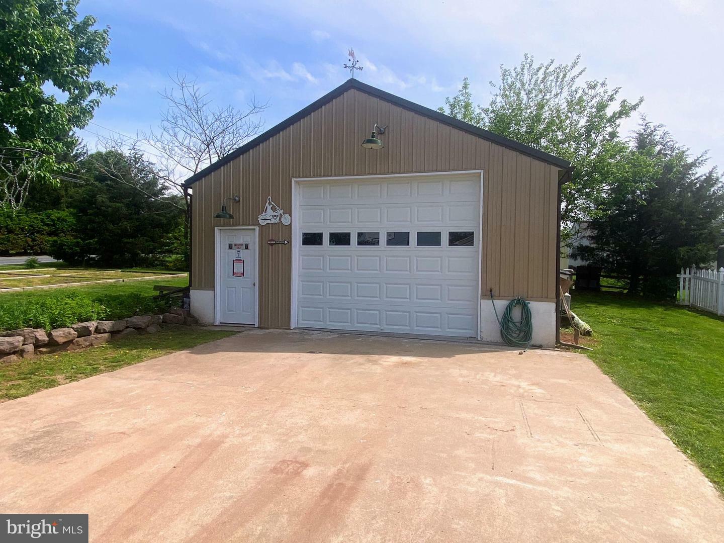 Property Photo: 602 Greenview Drive PA 17517
