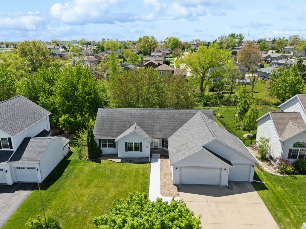 Property Photo: 4035 Willowbrook Dr IA 52302