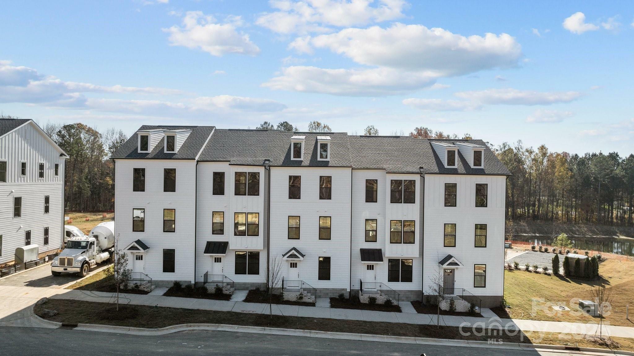 7118 Westrow Avenue 40 End  Charlotte NC 28278 photo