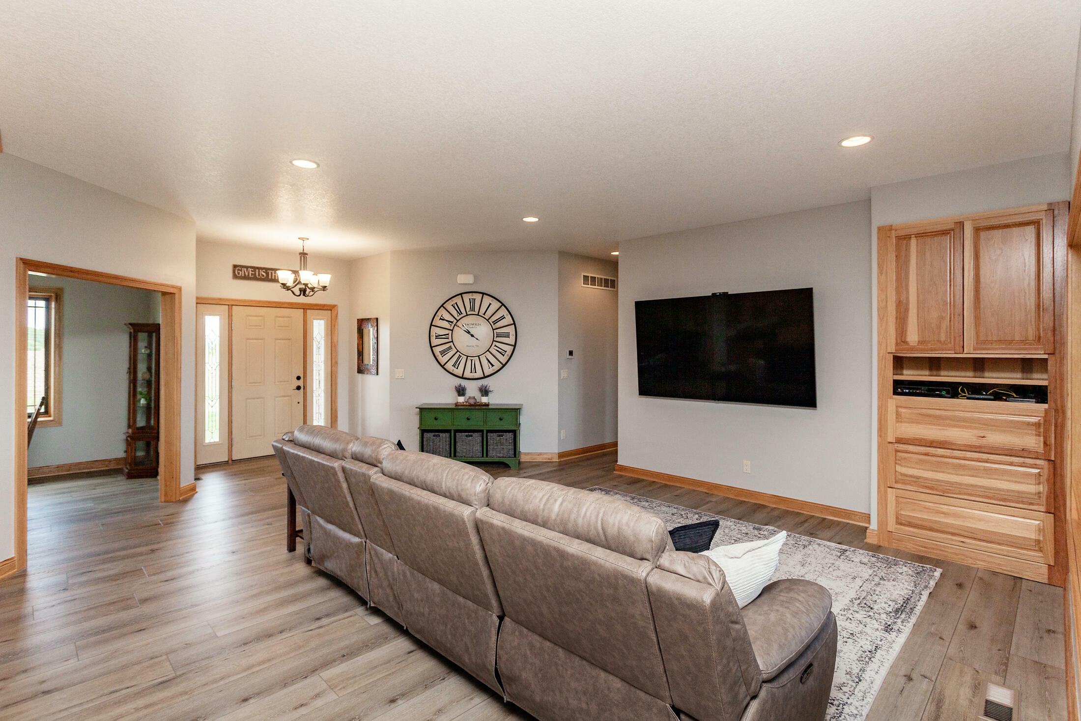 Property Photo: 4325 NW 102nd Avenue IA 50226