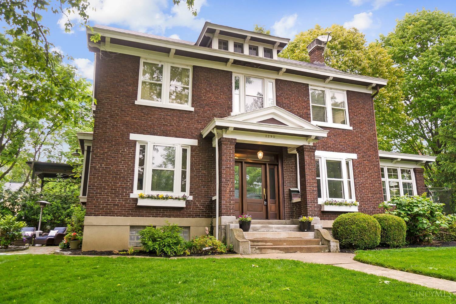 Property Photo: 3290 Observatory Avenue OH 45208