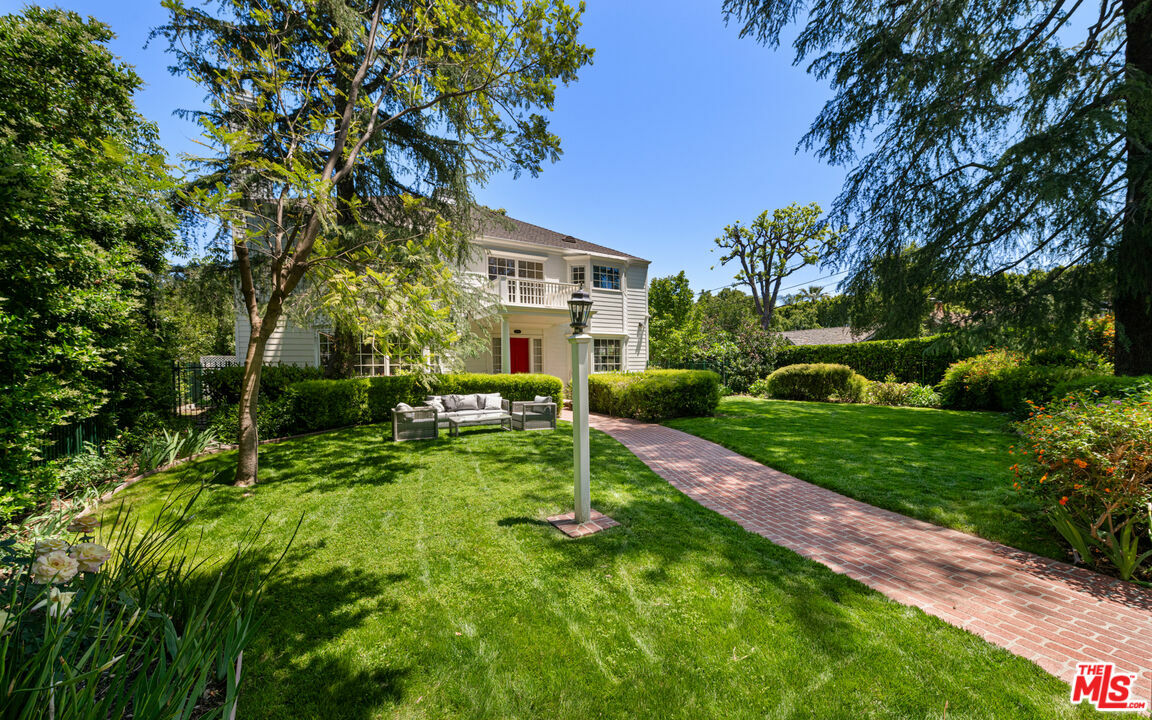 Property Photo: 5404 Topeka Dr CA 91356