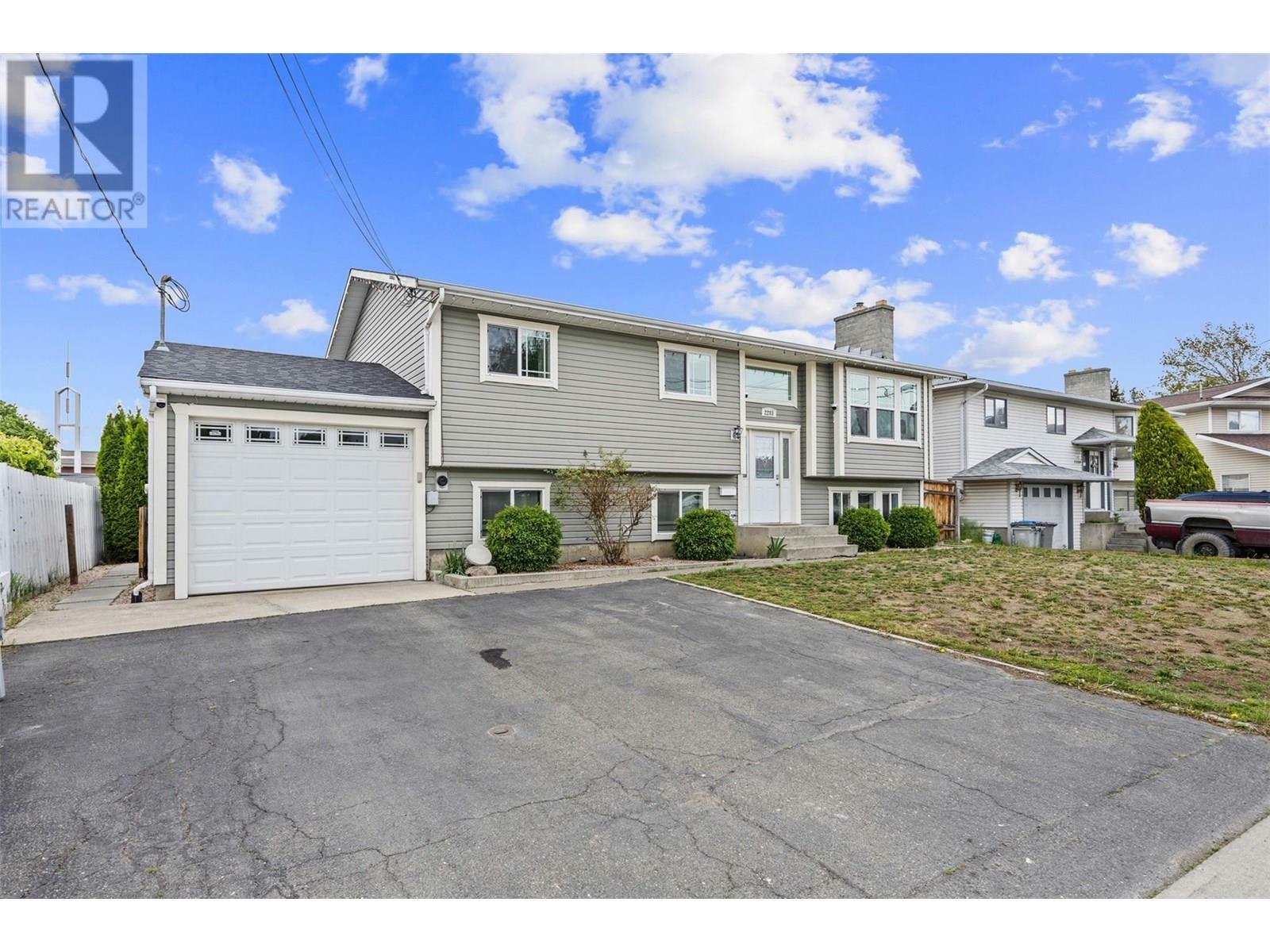 Property Photo: 2203 Bossert Avenue BC V2B 8H6