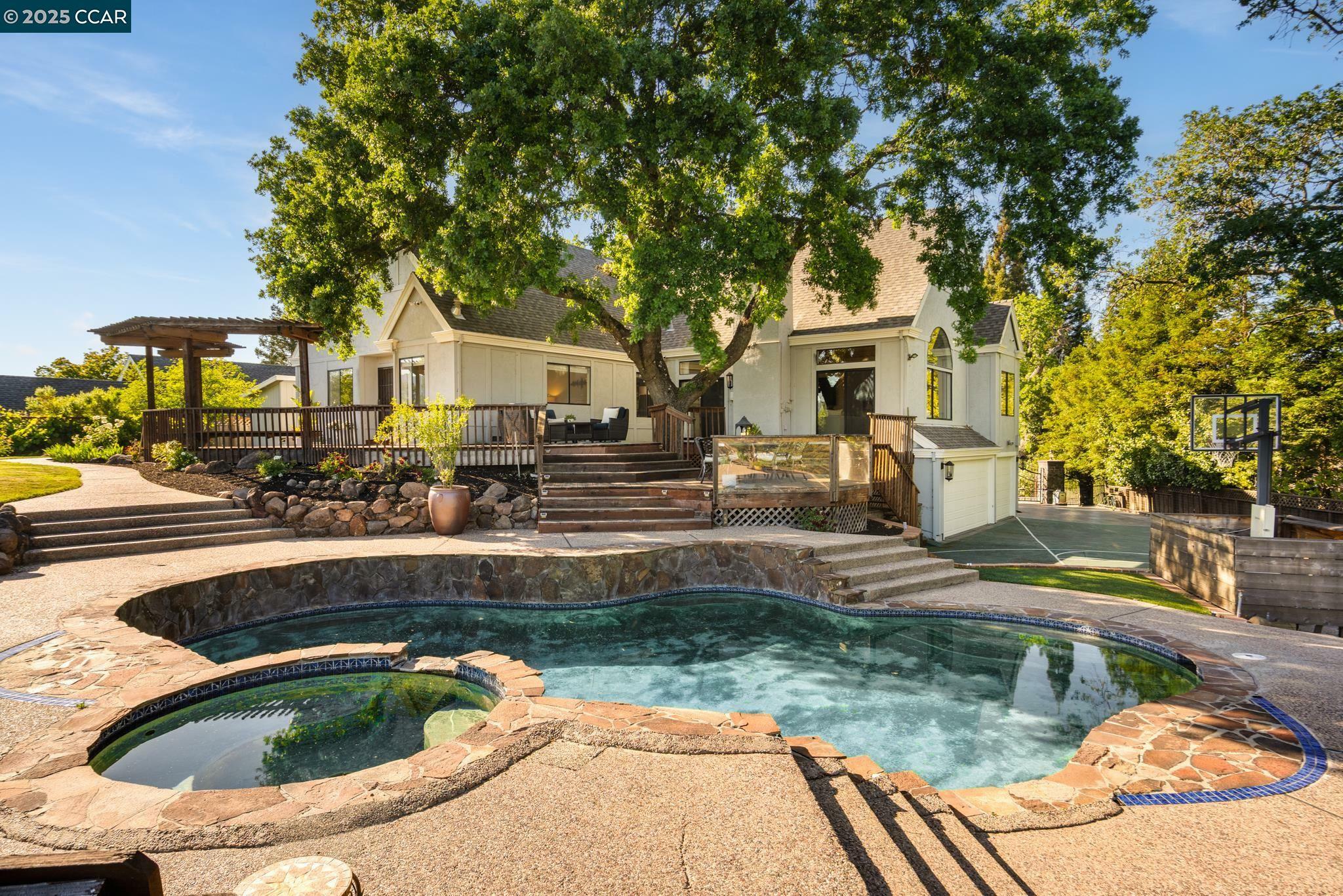 Property Photo: 15 Blemer Ct CA 94526