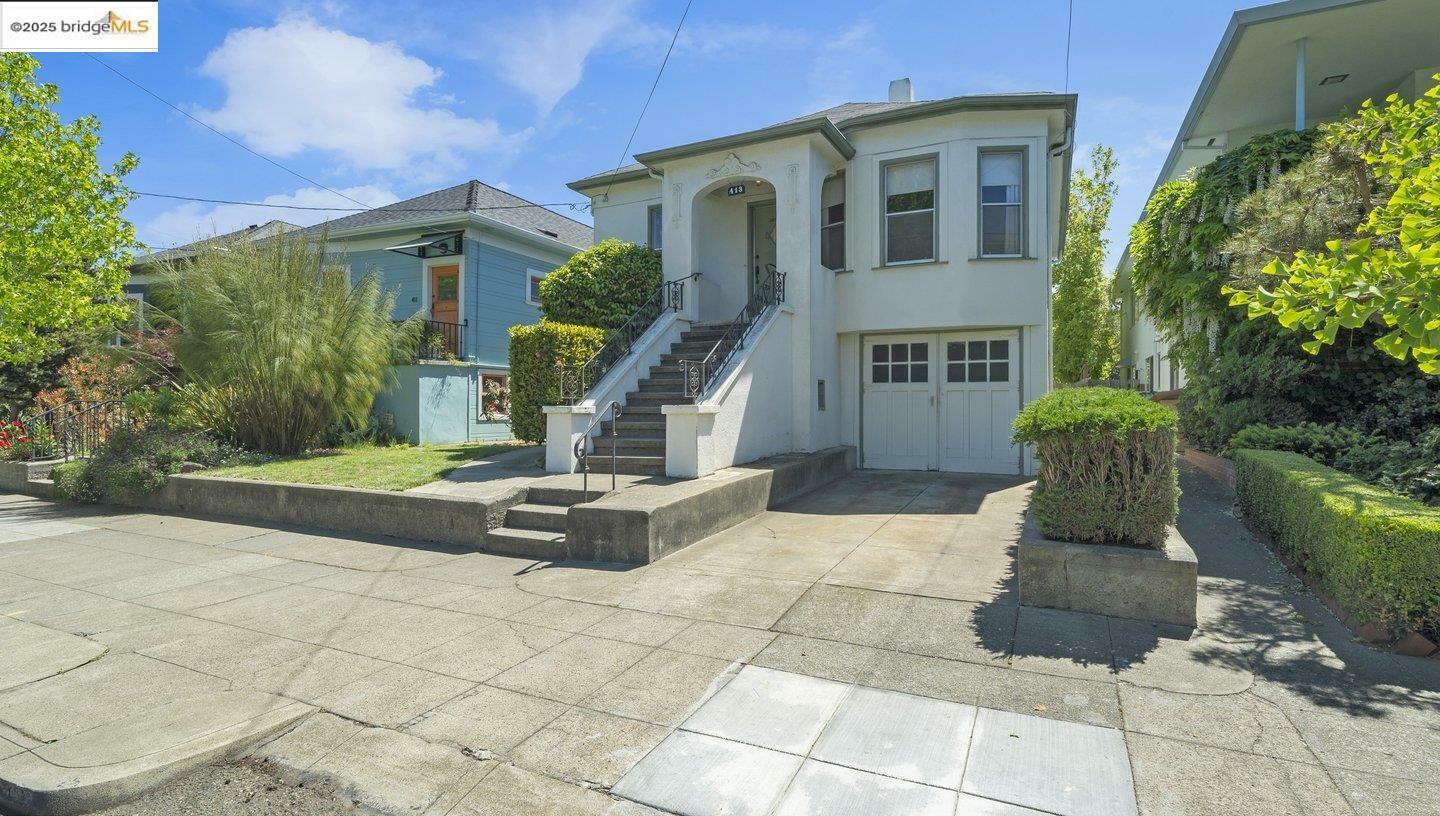 Property Photo: 413 Cavour St CA 94618