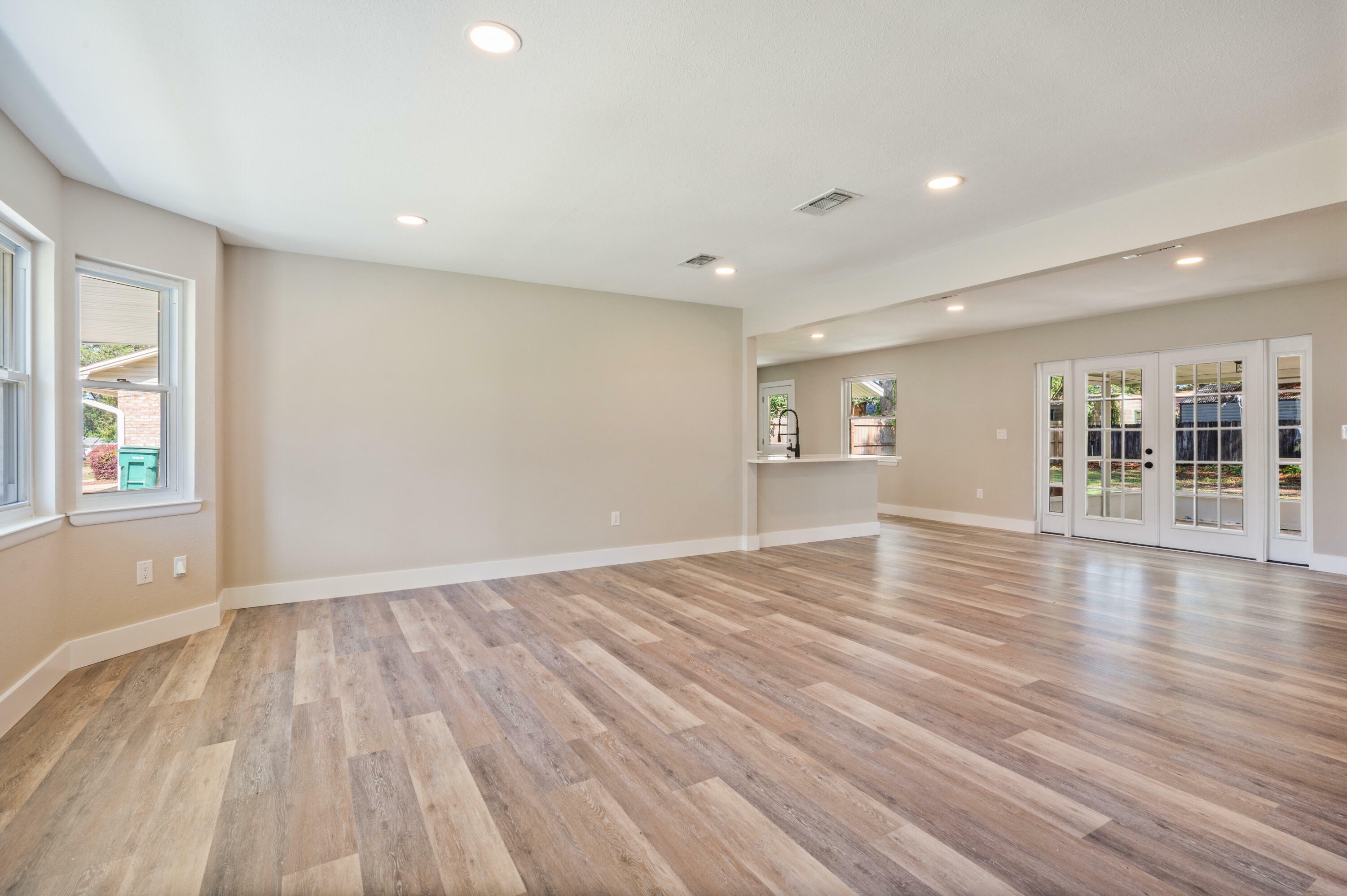 Property Photo: 1411 28th Street FL 32578