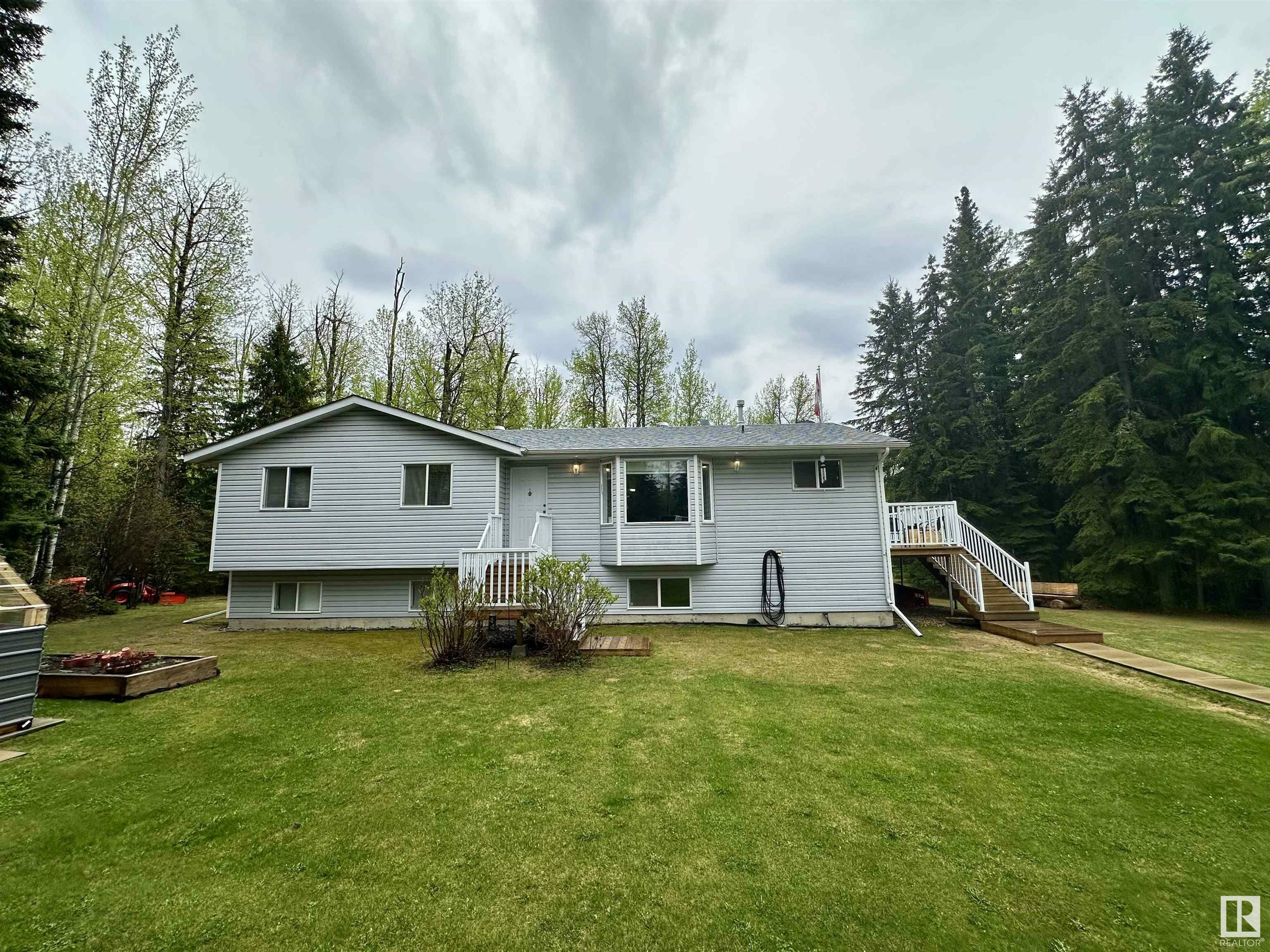 4713 50 Ave  Violet Grove AB T7A 2A1 photo