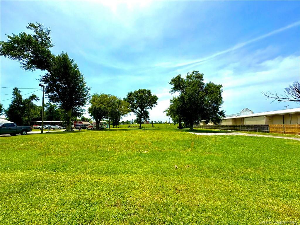 Property Photo: 1718 E Prien Lake Road LA 70601