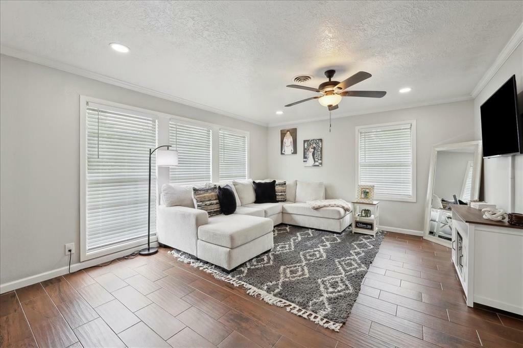 Property Photo: 1701 Robin TX 77632