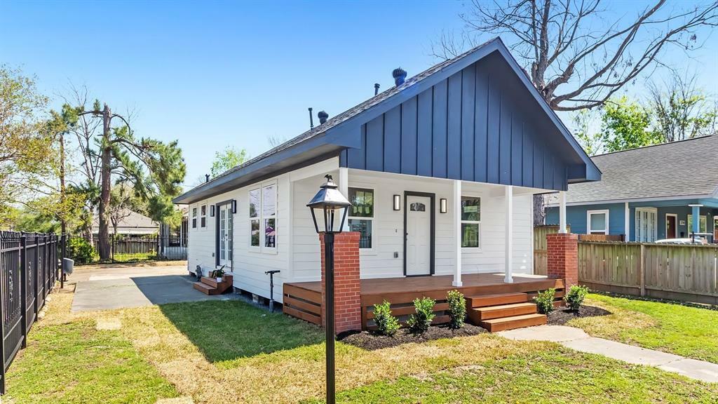 Property Photo: 2718 Gano Street TX 77009