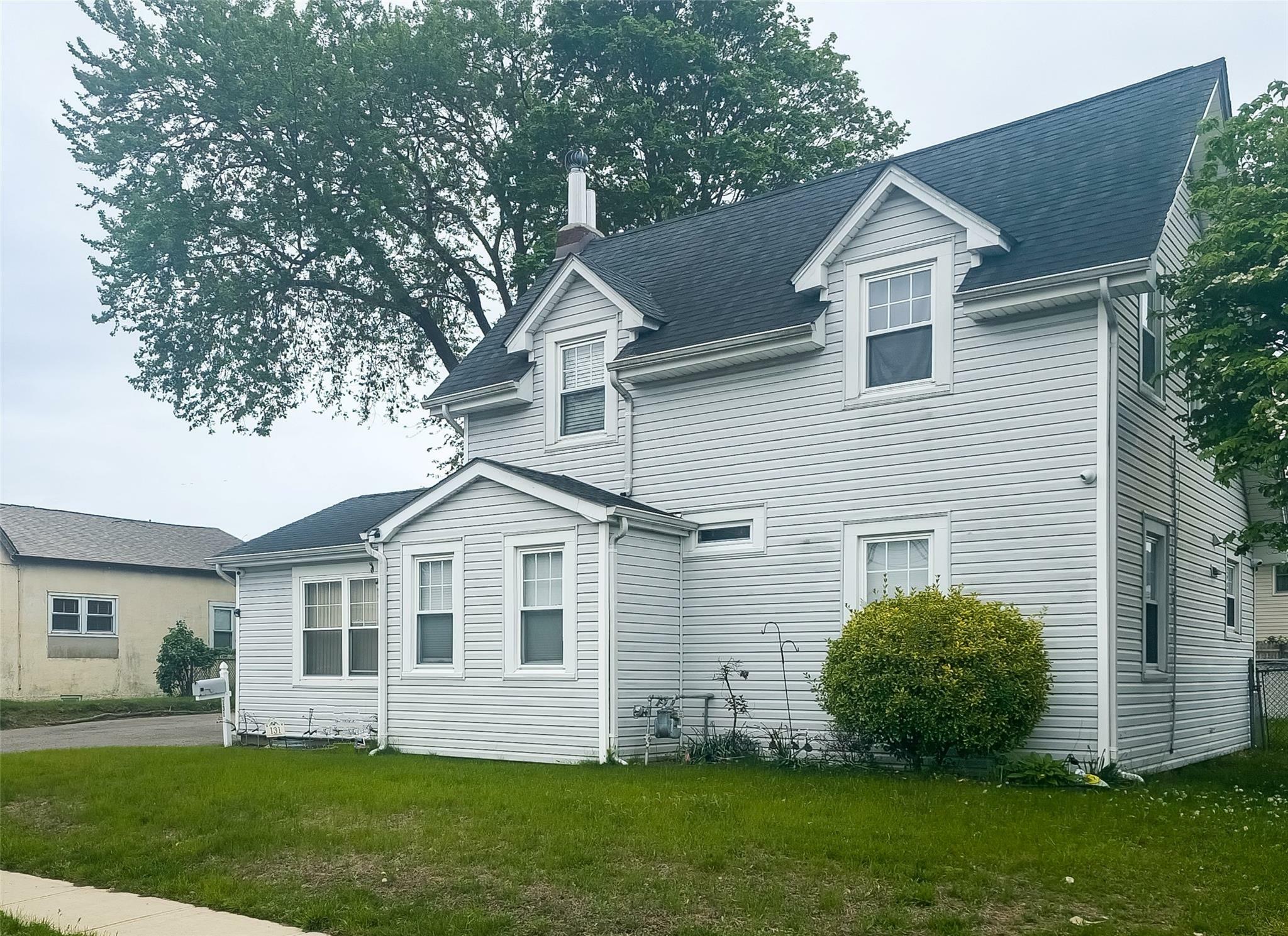 131 E Alhambra Avenue  Lindenhurst NY 11757 photo