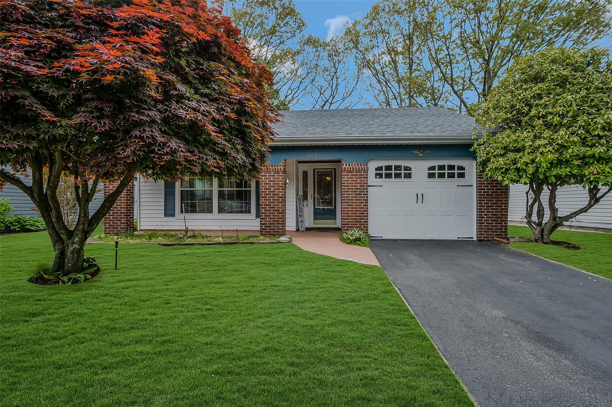 209 Kingston Drive  Ridge NY 11961 photo