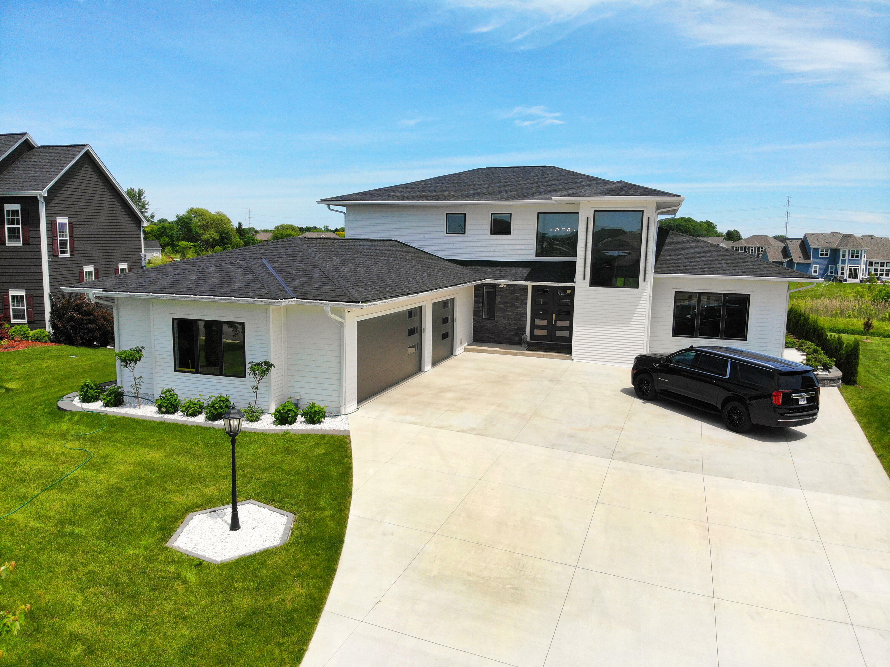 10874 N Tartan Ct  Mequon WI 53097 photo
