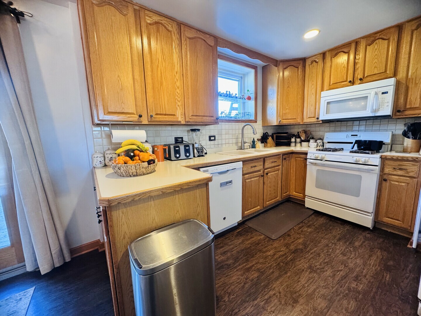 Property Photo: 406 Westmoreland Drive IL 60061