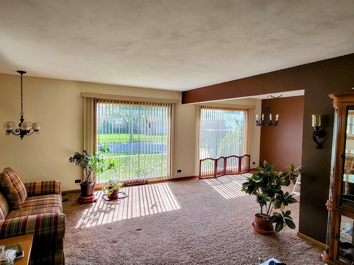Property Photo: 2448 Hawthorne Avenue IL 60154
