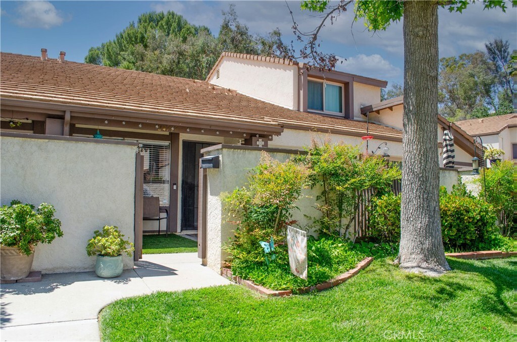 24717 Sand Wedge Lane  Valencia CA 91355 photo