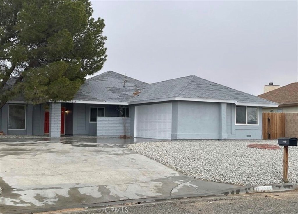 Property Photo: 10724 Crab Apple CA 93505
