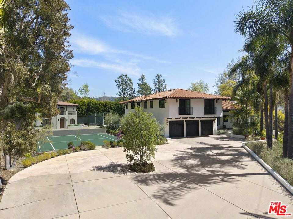 7651 Willow Glen Road  Los Angeles CA 90046 photo