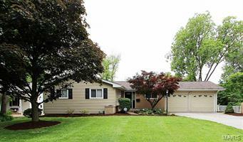 Property Photo: 1228 W Essex Avenue MO 63122